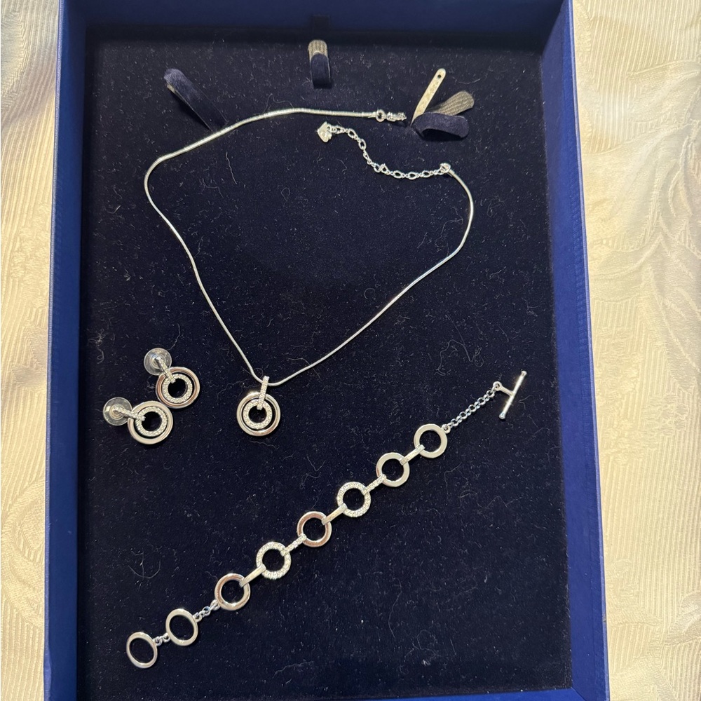 Swarovski Jewelry Set with Necklace, Bracelet, and Earrings